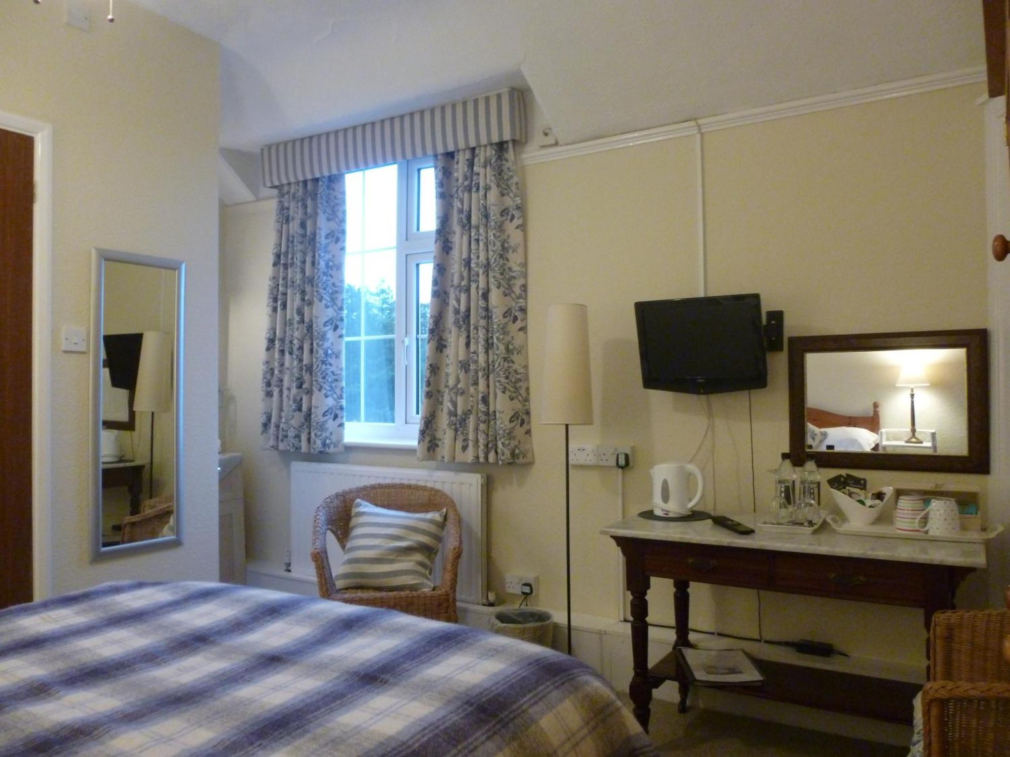 The Maples Bed and Breakfast Hythe  Rum bild