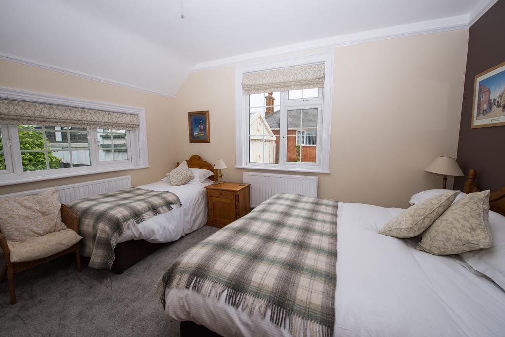 The Maples Bed and Breakfast Hythe  Exteriör bild