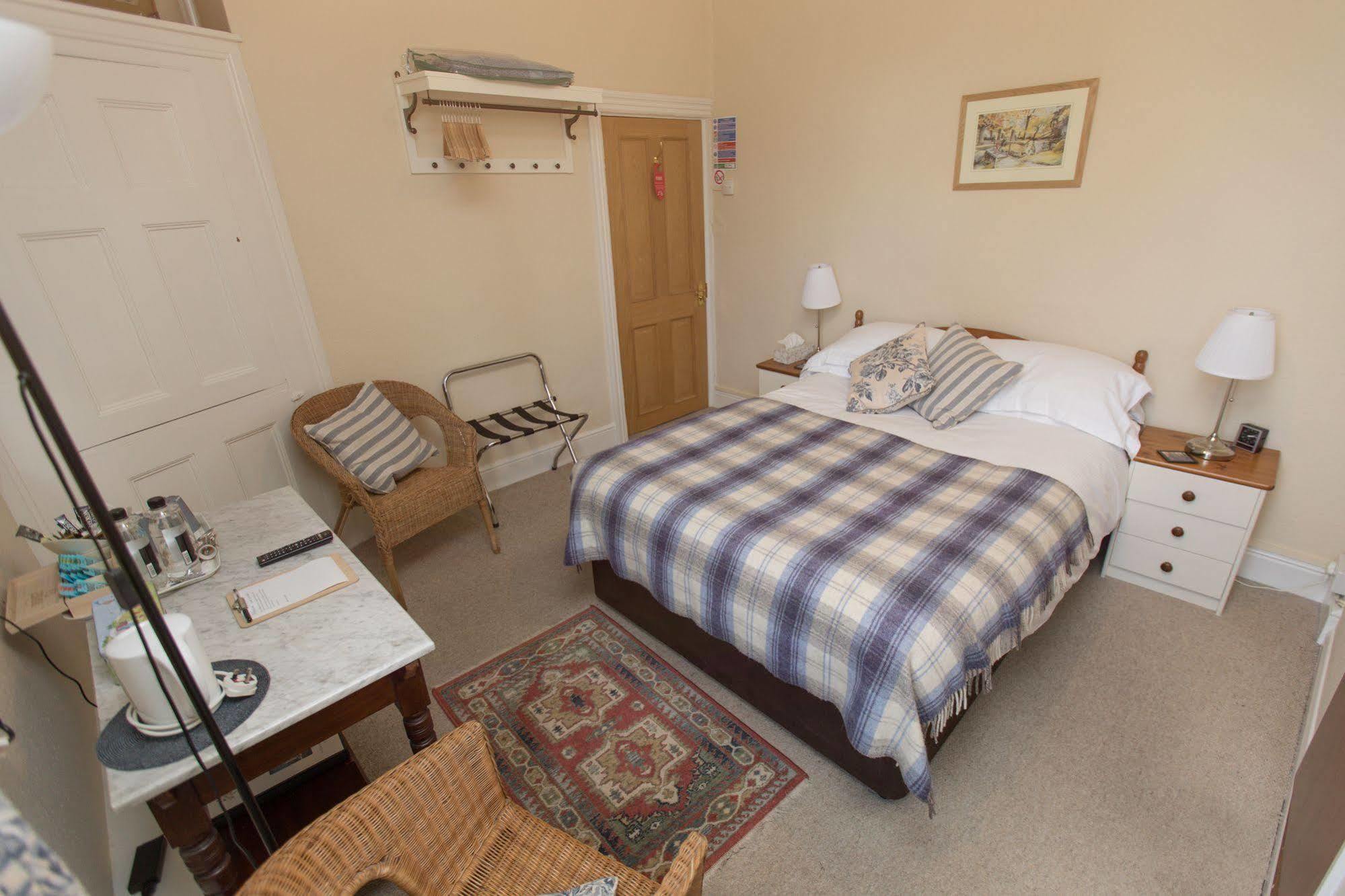 The Maples Bed and Breakfast Hythe  Exteriör bild