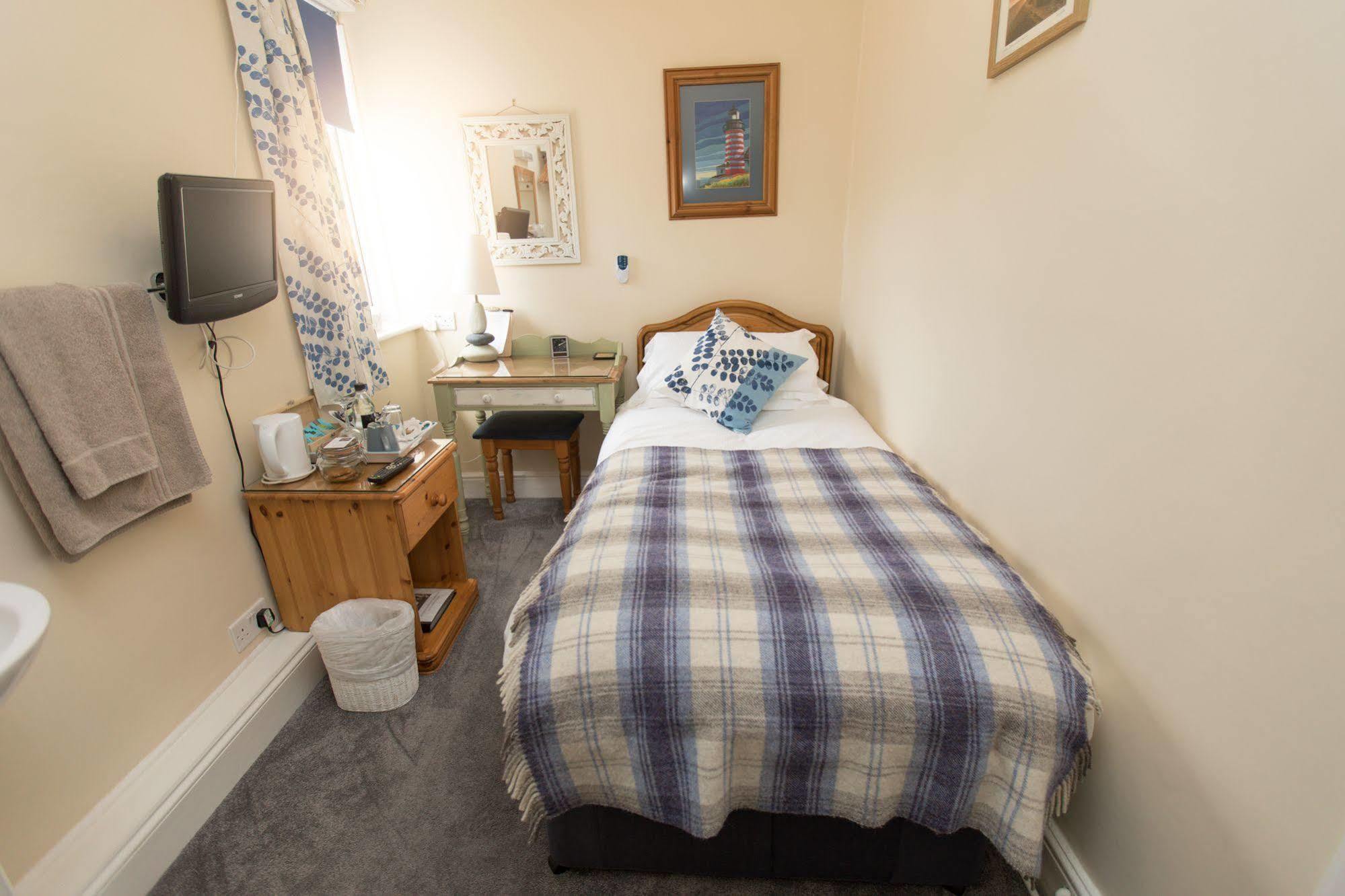 The Maples Bed and Breakfast Hythe  Exteriör bild