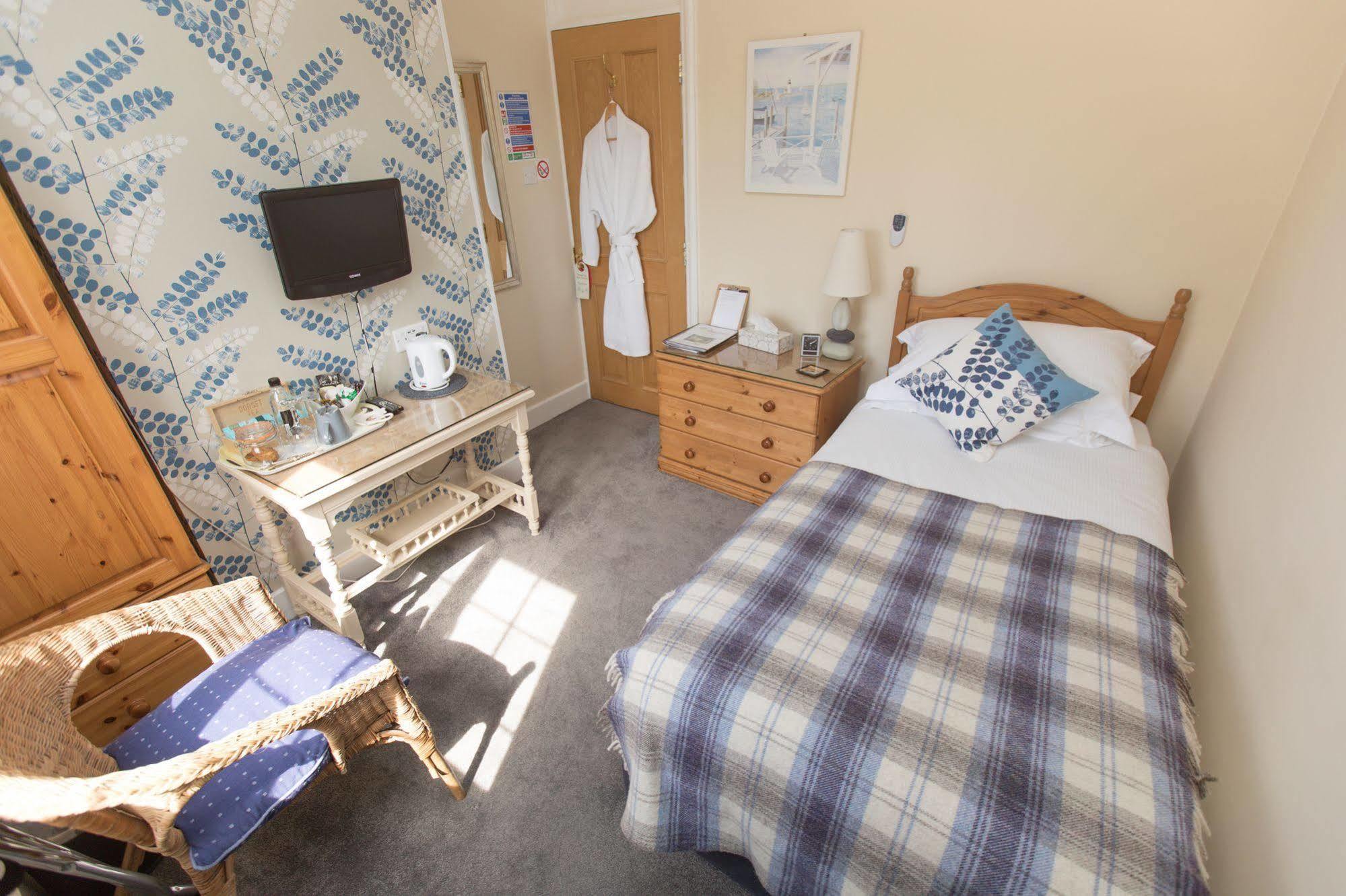 The Maples Bed and Breakfast Hythe  Exteriör bild