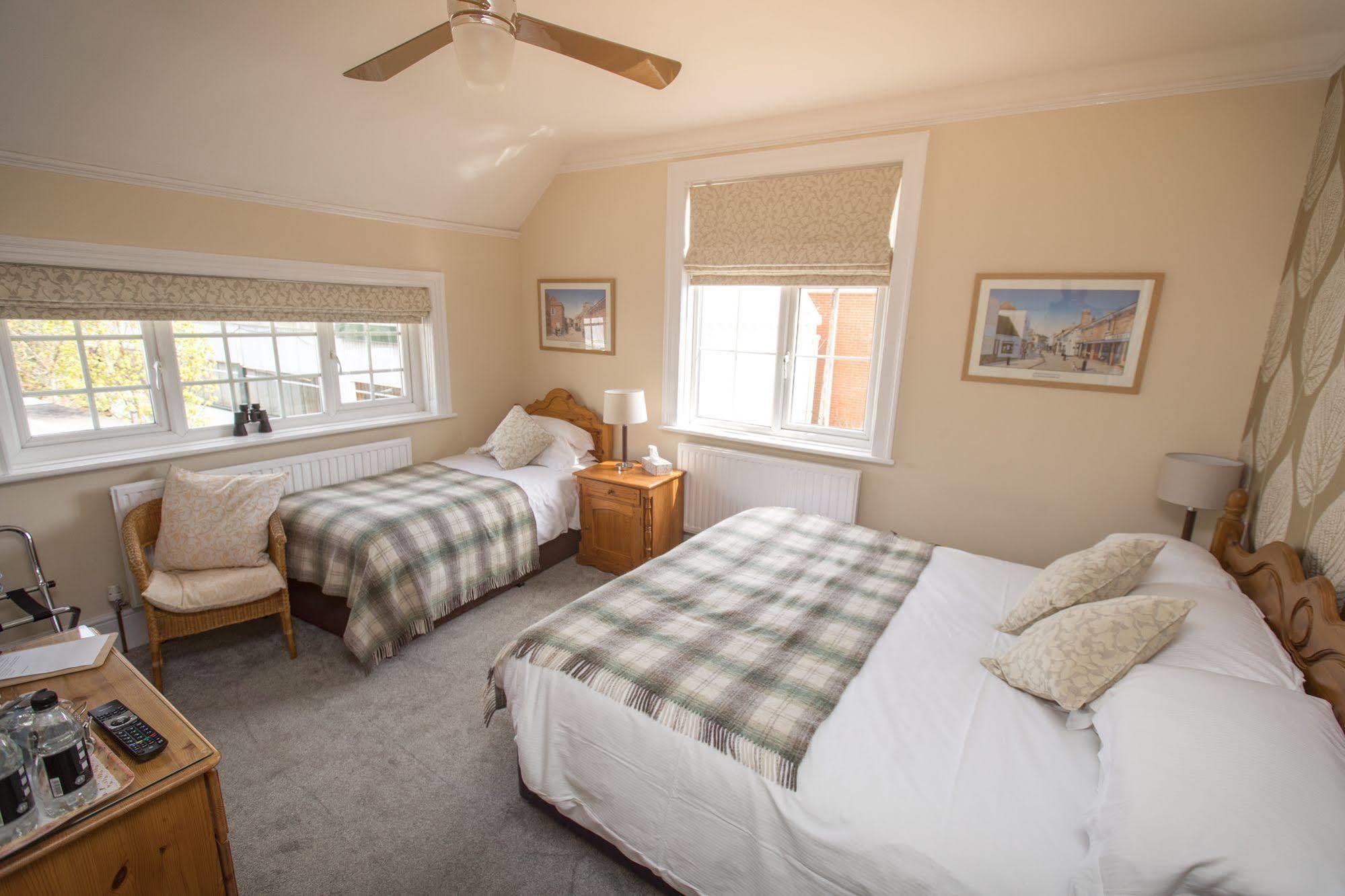 The Maples Bed and Breakfast Hythe  Exteriör bild