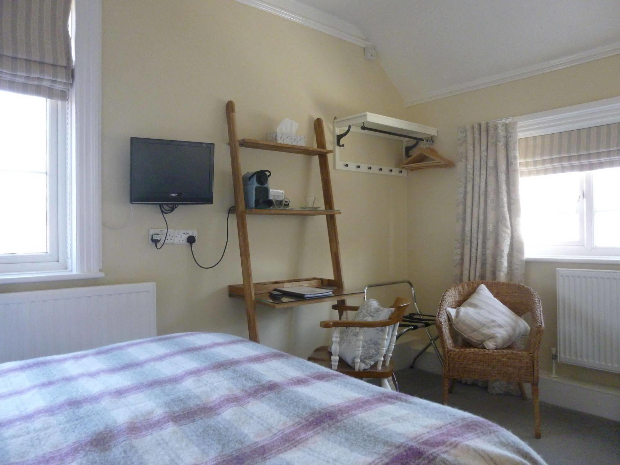 The Maples Bed and Breakfast Hythe  Exteriör bild