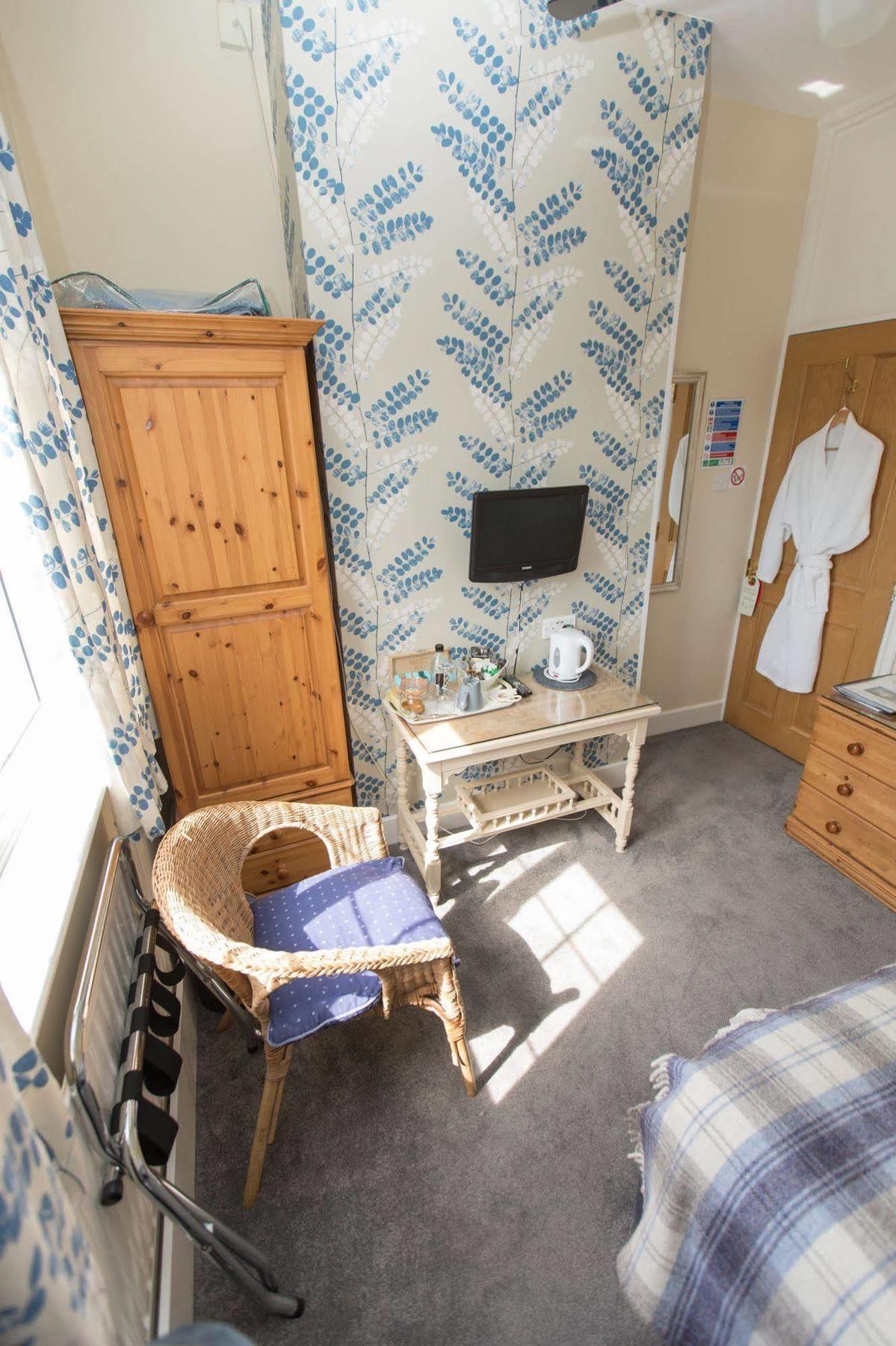 The Maples Bed and Breakfast Hythe  Exteriör bild